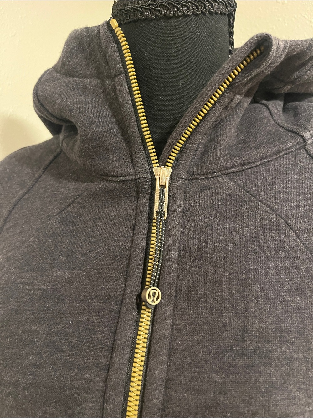 lululemon athletica Scuba Charcoal Gray Full-Zip Hoodie with Gold Zipper-Size 10 - Picture 2 of 9